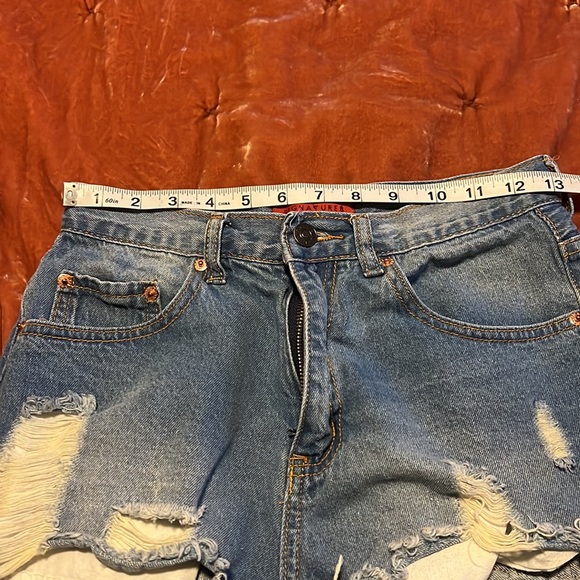 Lulus signature 8 distressed shorts - Picture 3 of 6